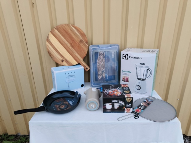 1331732-20 Mixer, frying pan, electric whisk, cutting board and more