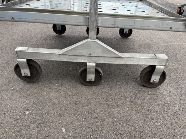 1390300-5 Rullvagn till rökugn