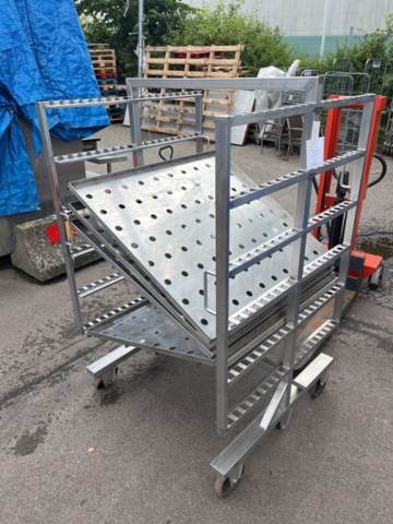 1390301-1 Rullvagn till rökugn