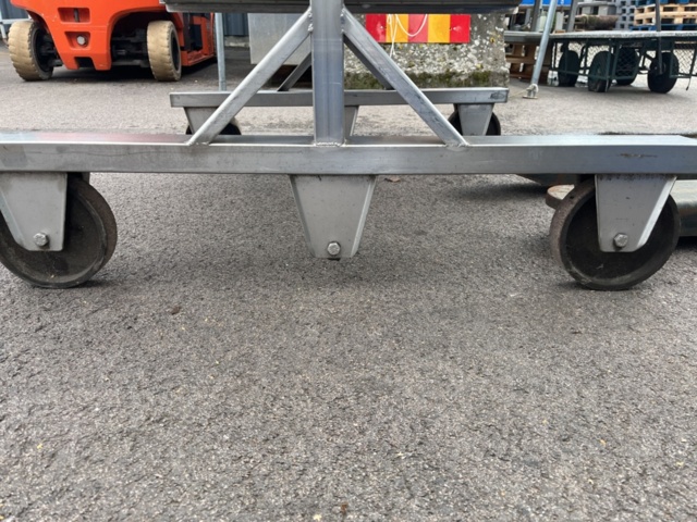 1390301-3 Rullvagn till rökugn