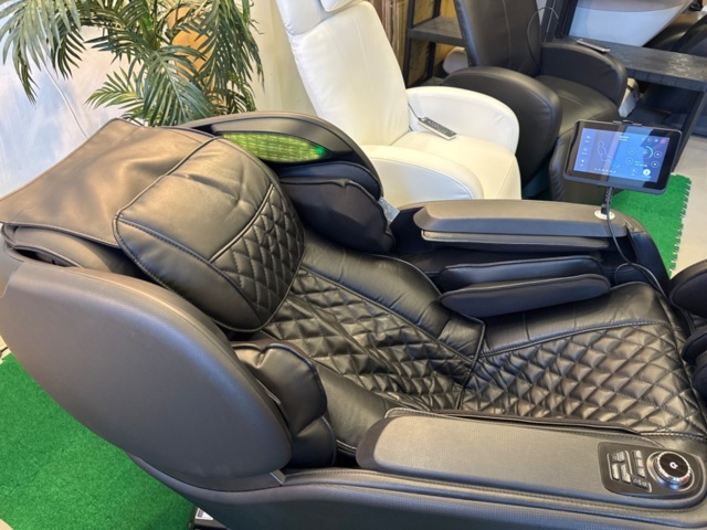 1390587-9 Massagestol 4D Premium - – helkroppsmassage med värmefunktion