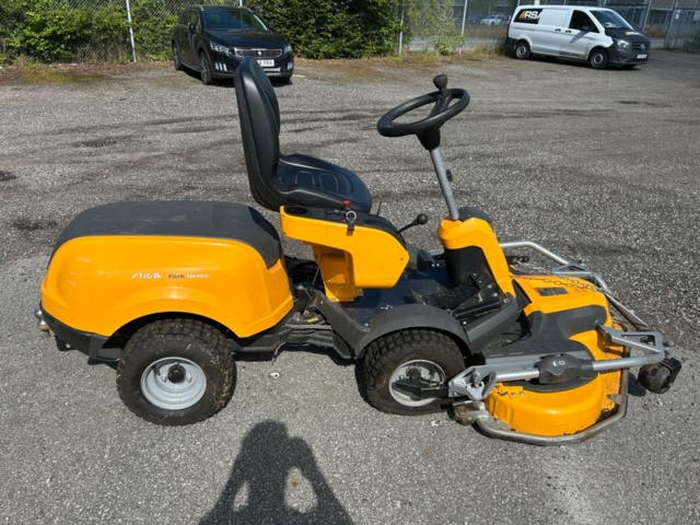 1367505-5 Riding lawn mower - Stiga (Repair item)