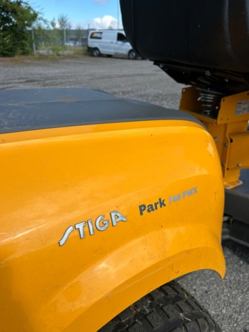 1367505-10 Riding lawn mower - Stiga (Repair item)