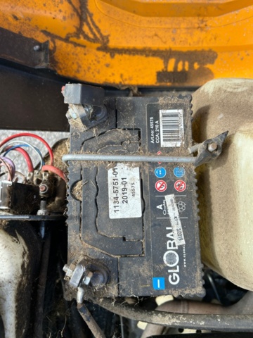 1367505-12 Riding lawn mower - Stiga (Repair item)