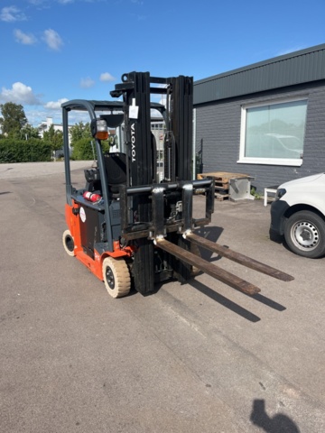 1390452-1 Forklift - Toyota 8FBMT16
