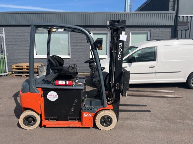 1390452-3 Forklift - Toyota 8FBMT16