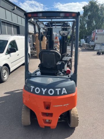 1390452-4 Forklift - Toyota 8FBMT16