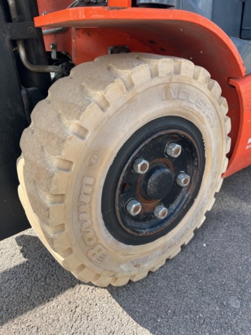 1390452-15 Forklift - Toyota 8FBMT16