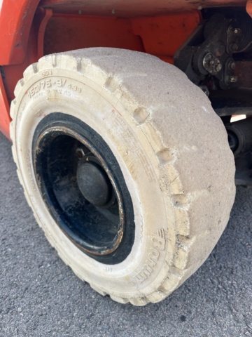 1390452-19 Forklift - Toyota 8FBMT16