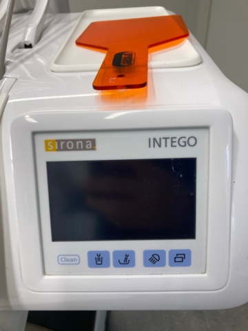 1390179-22 Tandläkarklinik: Intego pro tandläkarstol, röntgen, lampa, autoklav