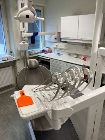 1390179-3 Tandläkarklinik: Intego pro tandläkarstol, röntgen, lampa, autoklav