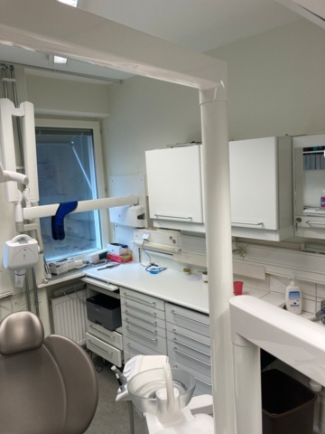 1390179-7 Tandläkarklinik: Intego pro tandläkarstol, röntgen, lampa, autoklav