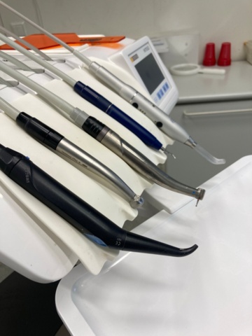 1390179-23 Tandläkarklinik: Intego pro tandläkarstol, röntgen, lampa, autoklav