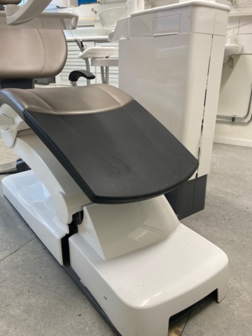 1390179-2 Tandläkarklinik: Intego pro tandläkarstol, röntgen, lampa, autoklav