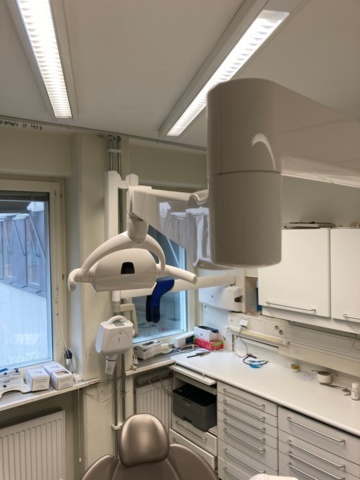 1390179-15 Tandläkarklinik: Intego pro tandläkarstol, röntgen, lampa, autoklav