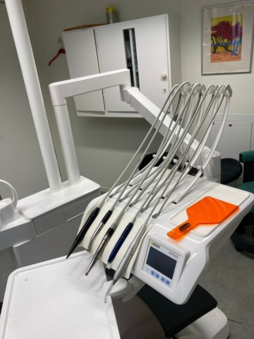 1390179-20 Tandläkarklinik: Intego pro tandläkarstol, röntgen, lampa, autoklav