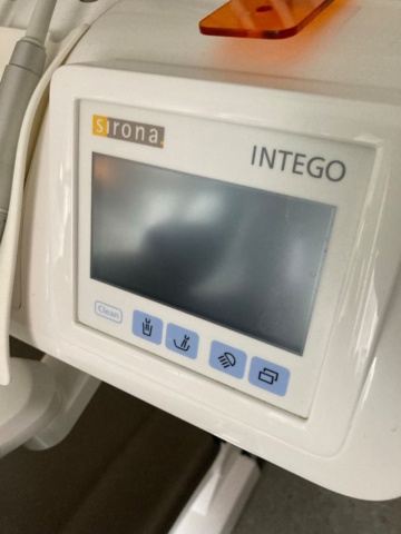 1390179-21 Tandläkarklinik: Intego pro tandläkarstol, röntgen, lampa, autoklav