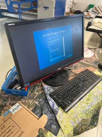 1367534-14 Skärmar, datorer, skrivare, mm.