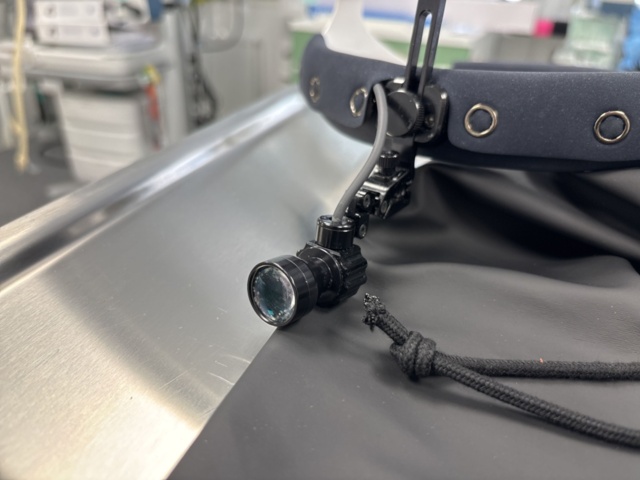 1386856-5 Operationstillbehör - Operationspannlampa Xenosys, sittpallar, rostfri hyllvagn med mera