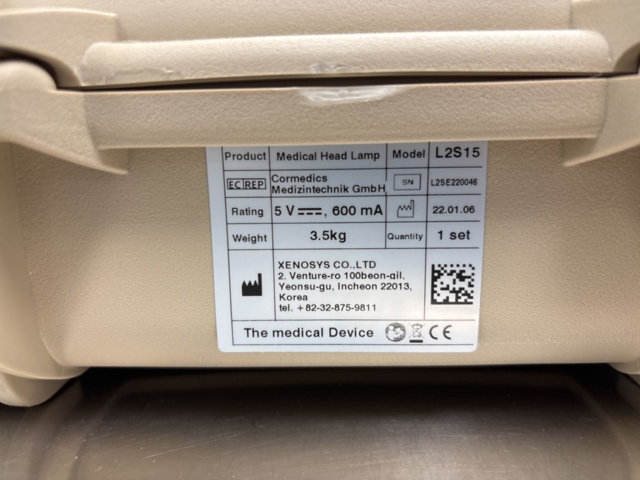 1386856-8 Operationstillbehör - Operationspannlampa Xenosys, sittpallar, rostfri hyllvagn med mera