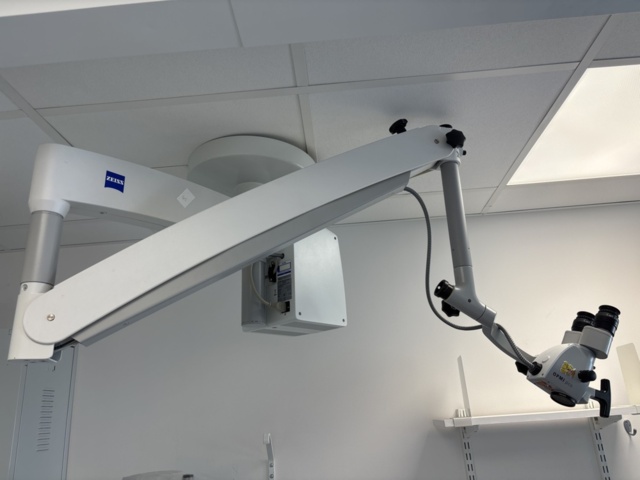 1386891-11 Ceiling mounted microscope - Carl Zeiss S100 OPMI Pico