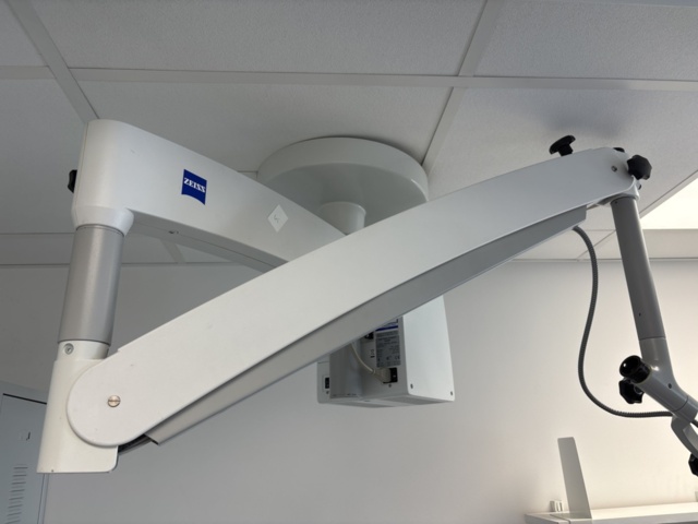 1386891-8 Ceiling mounted microscope - Carl Zeiss S100 OPMI Pico