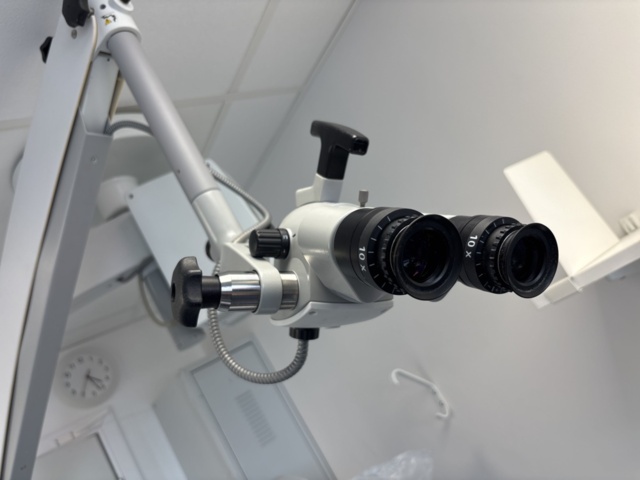 1386891-3 Ceiling mounted microscope - Carl Zeiss S100 OPMI Pico