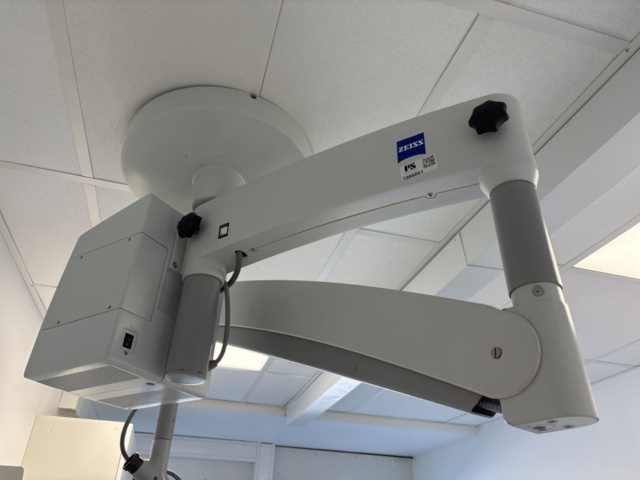 1386891-10 Ceiling mounted microscope - Carl Zeiss S100 OPMI Pico