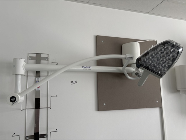 1386905-1 Väggmonterad behandlingslampa – Maquet Lucea 40