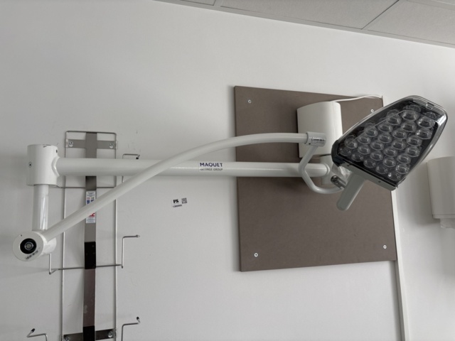 1386905-2 Väggmonterad behandlingslampa – Maquet Lucea 40