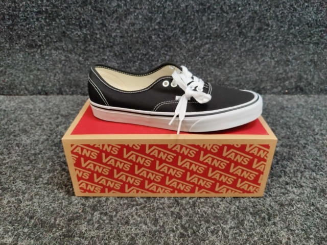 1391442-1 Skor Vans Authentic Black, Strl 42