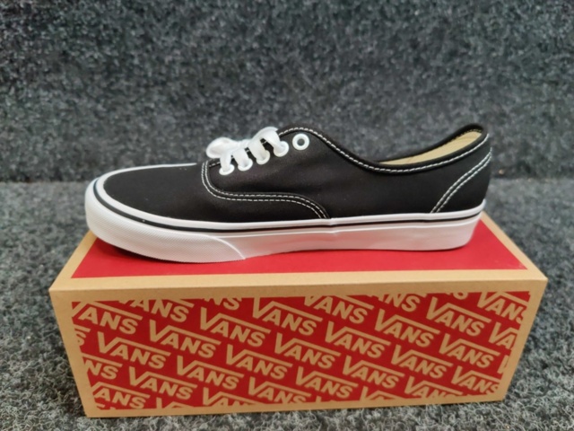 1391442-2 Skor Vans Authentic Black, Strl 42