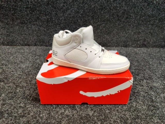 1391509-1 Skor éS Accel Slim Mid, Strl 38,5