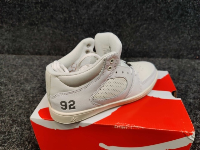 1391509-3 Skor éS Accel Slim Mid, Strl 38,5