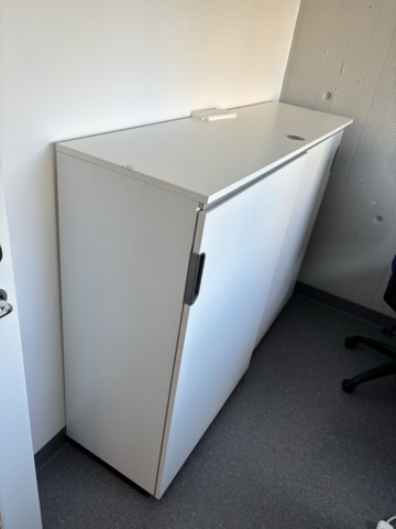 1386921-10 Kontorsmöblemang i receptionen