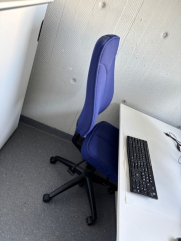 1386921-8 Kontorsmöblemang i receptionen