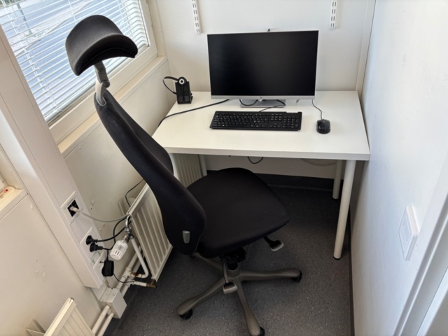 1386921-12 Kontorsmöblemang i receptionen