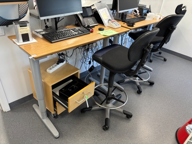 1386921-1 Kontorsmöblemang i receptionen