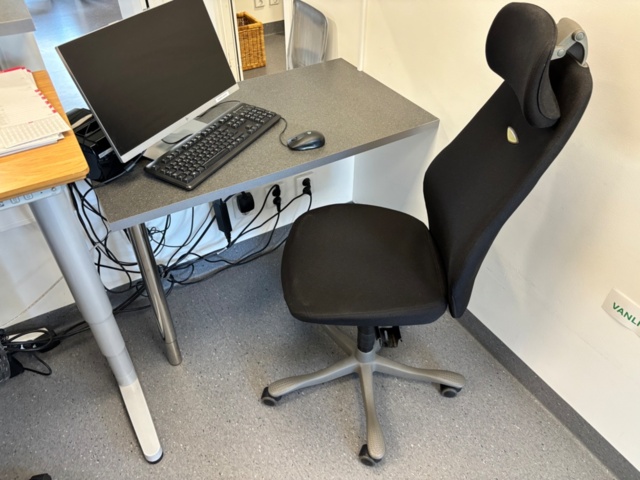 1386921-11 Kontorsmöblemang i receptionen