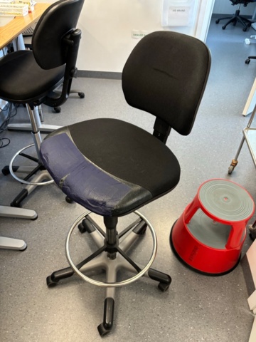 1386921-5 Kontorsmöblemang i receptionen