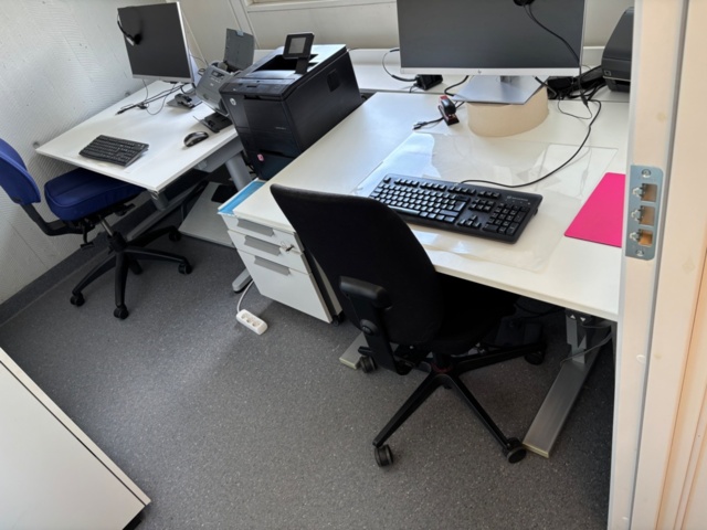 1386921-6 Kontorsmöblemang i receptionen