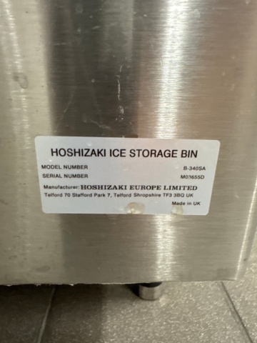 1366865-4 Ice maker with ice storage bin