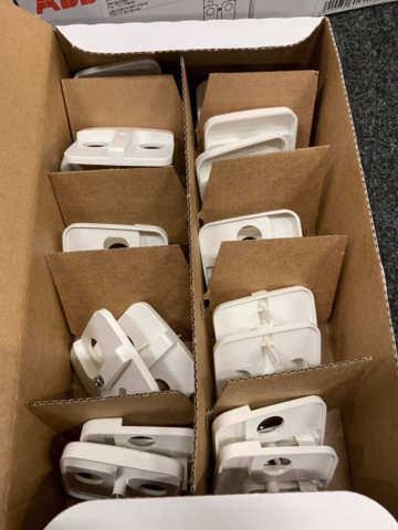 1392425-5 Ca 185 st Centrumplattor ABB antenn a-vit, 7060570