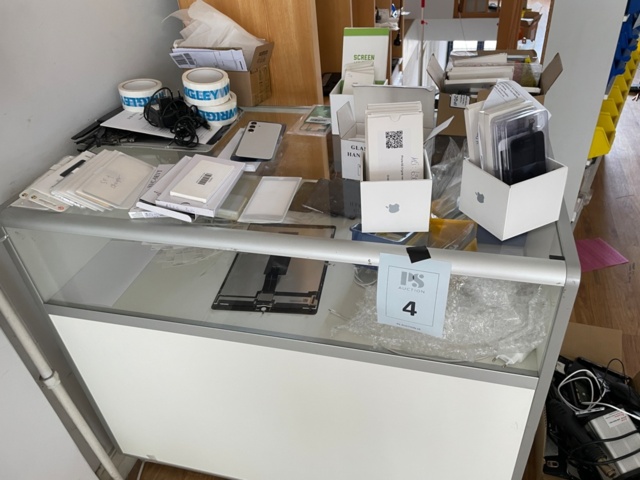 1364904-1 Glass display case with spare parts for mobile phones