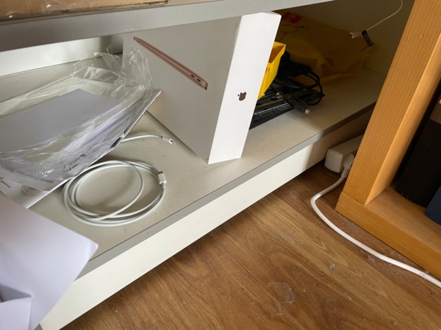 1364904-8 Glass display case with spare parts for mobile phones