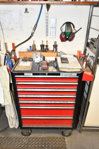 1391927-1 Tool trolley with tools
