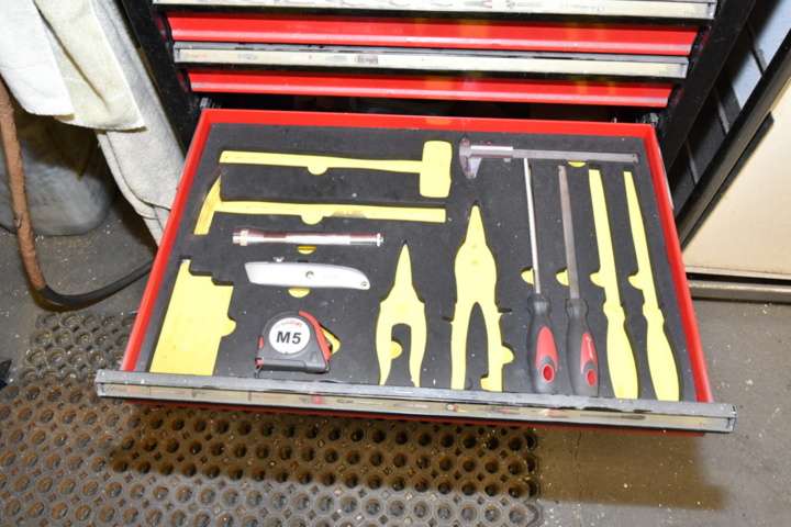 1391927-6 Tool trolley with tools