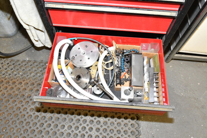 1391927-8 Tool trolley with tools