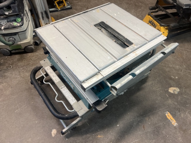 1370347-1 Table saw with saw table - Makita