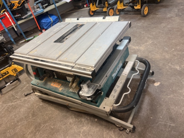 1370347-4 Table saw with saw table - Makita